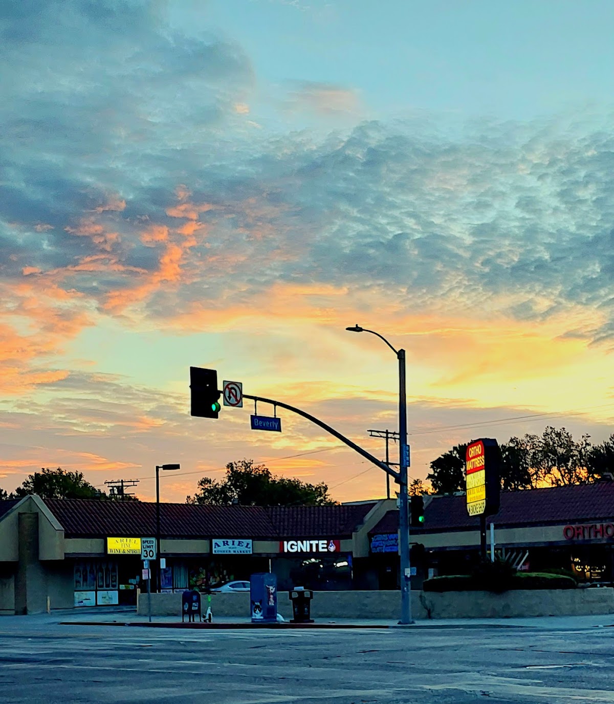 7122 Beverly Blvd