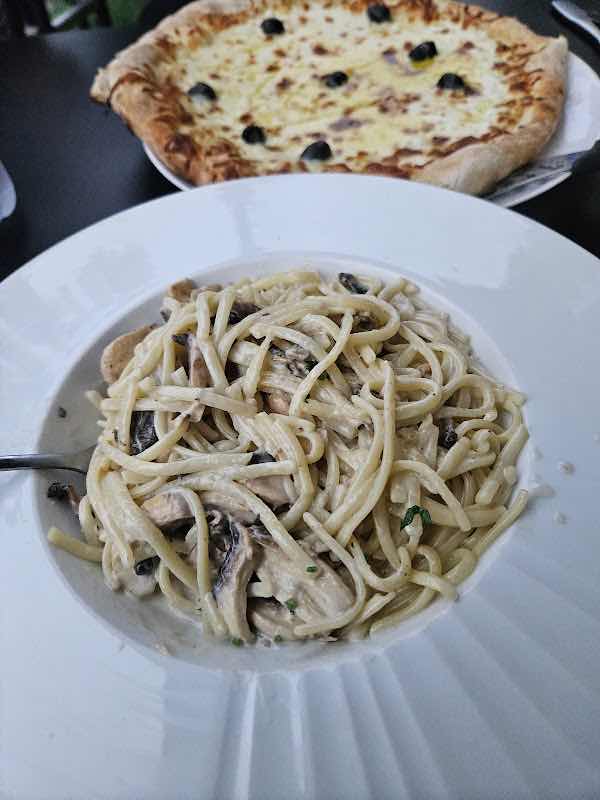 Casa bianca restaurant pizzeria Casher cacher kacher kasher