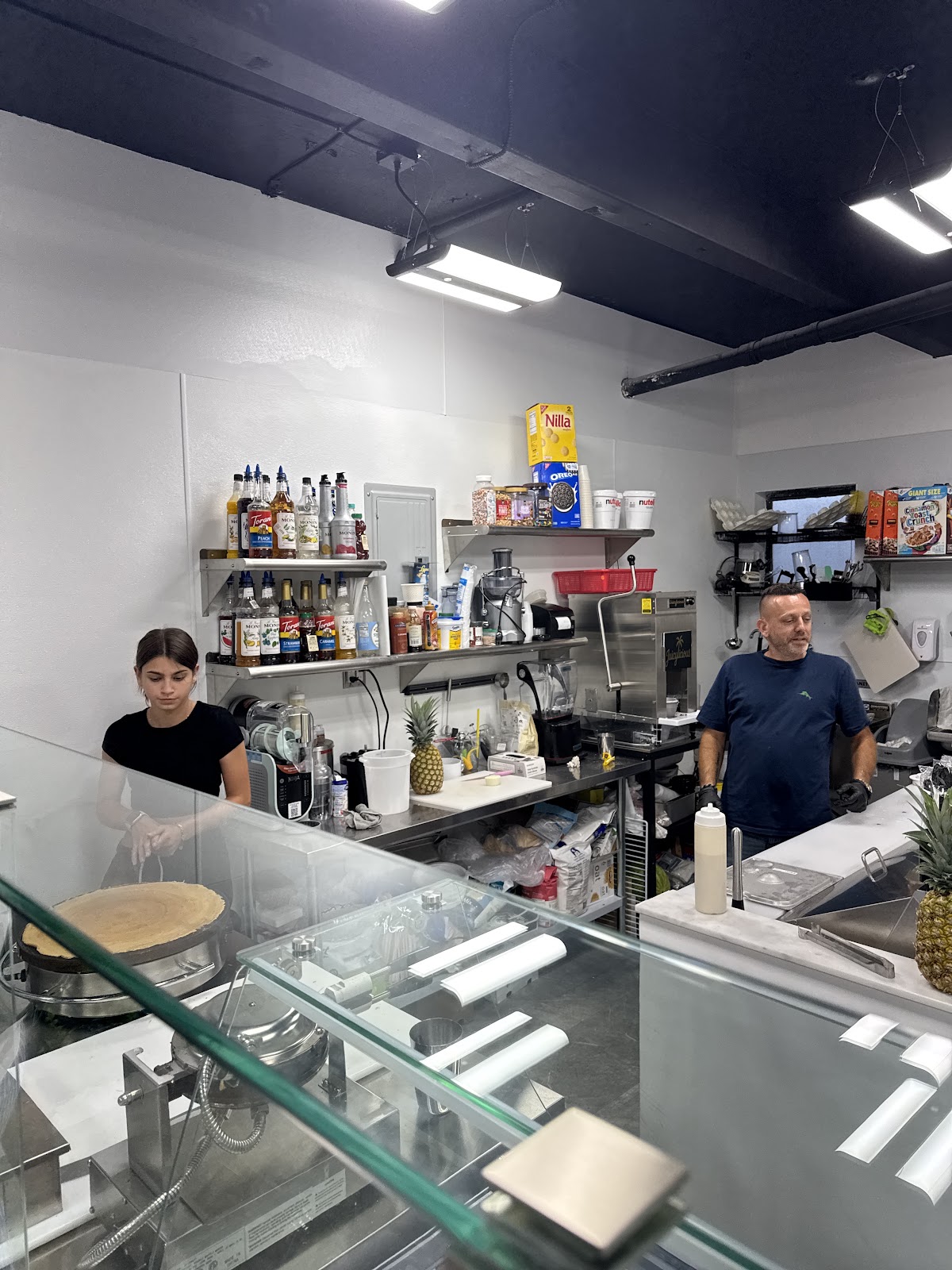 Juicylicious Bar - Israeli frozen yogurt